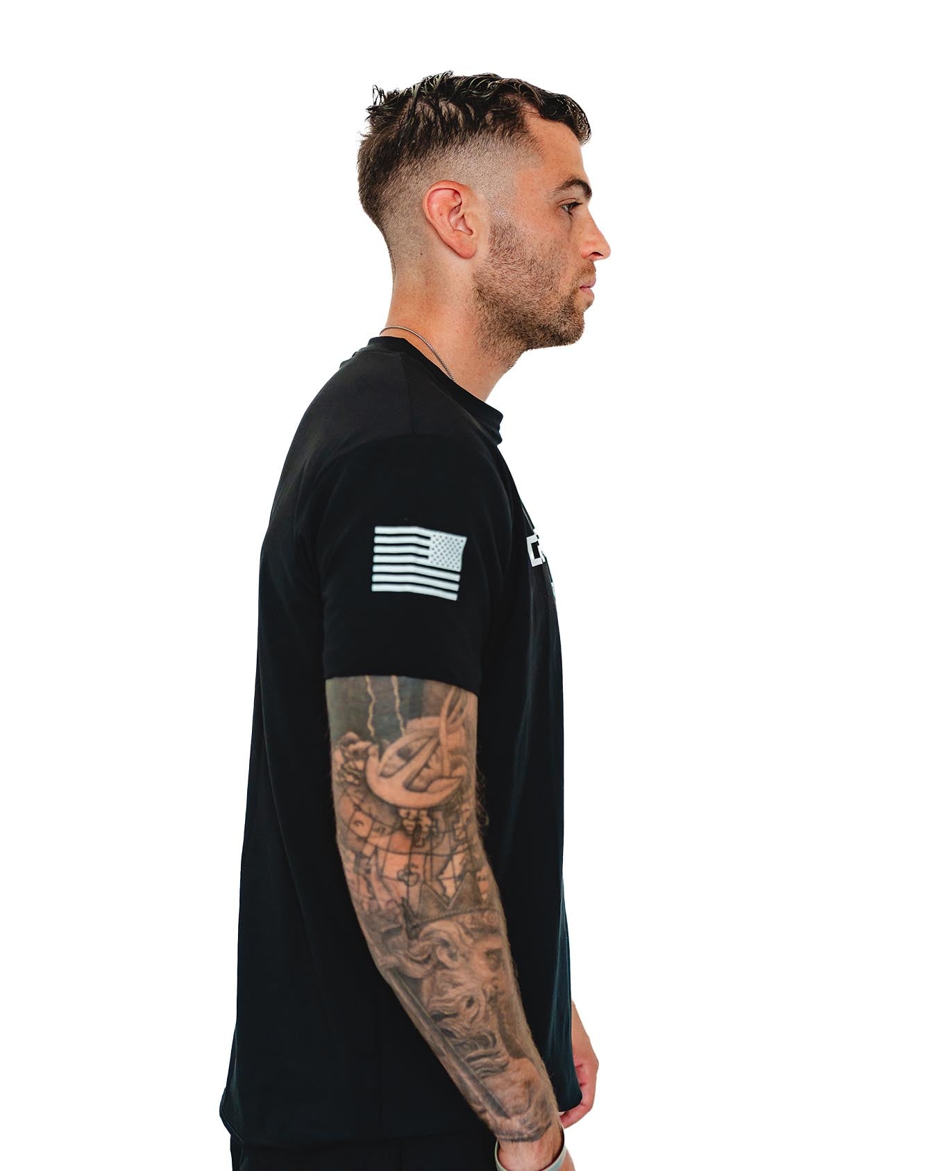 Side view of breathable fabric texture on the black gym tee